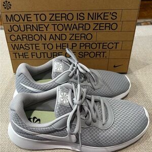 NEW Women's Nike Tanjun Size 10 Wolf Grey/White Barely Volt